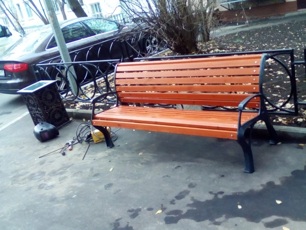 Скамейка чугунная «Голландия» с подлокотниками 1,5 м