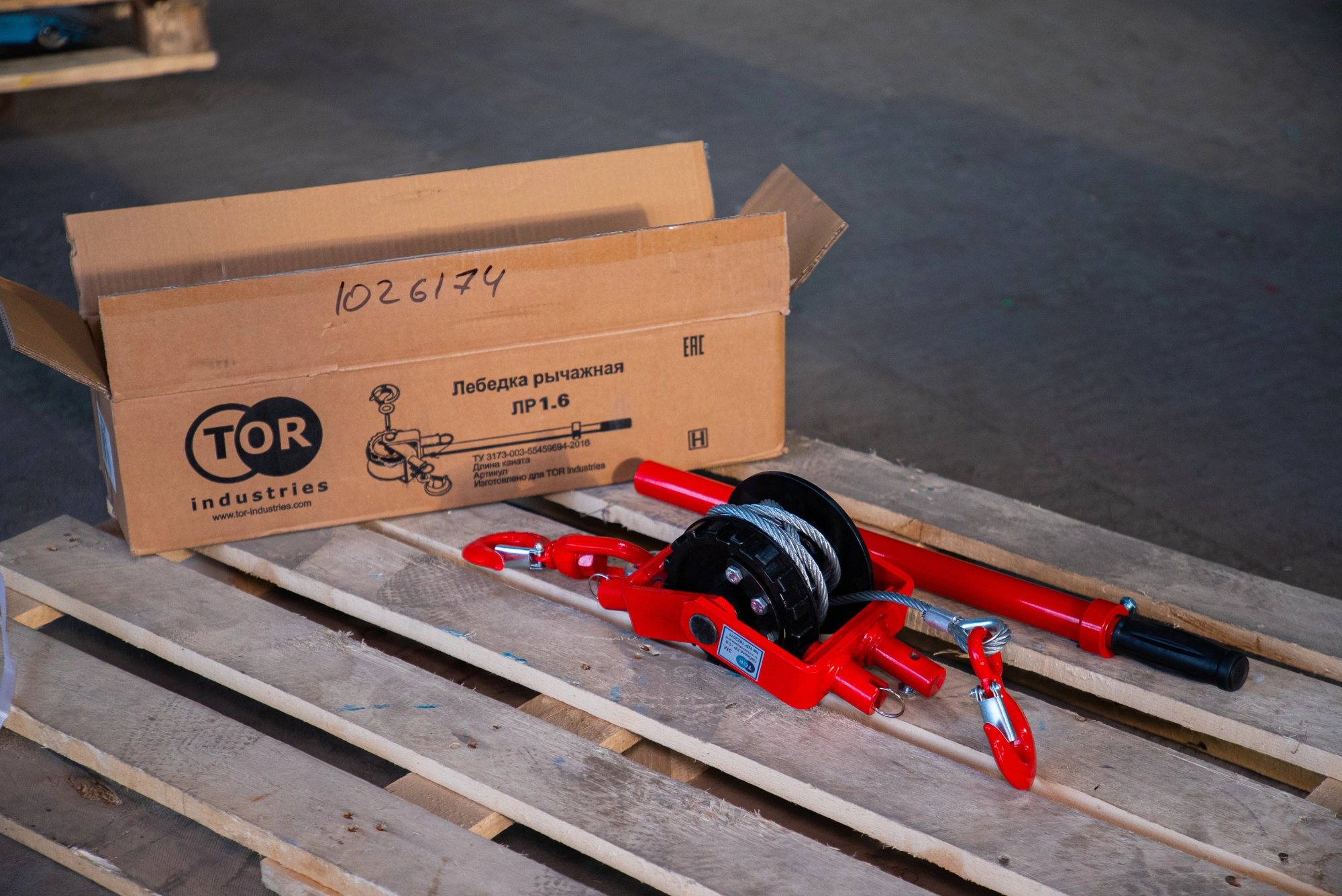 Лебедка ручная TOR ЛР-1,6 3 м