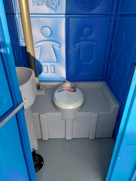 Туалетная кабина «Стандарт КК Люкс» с деревянным поддоном 